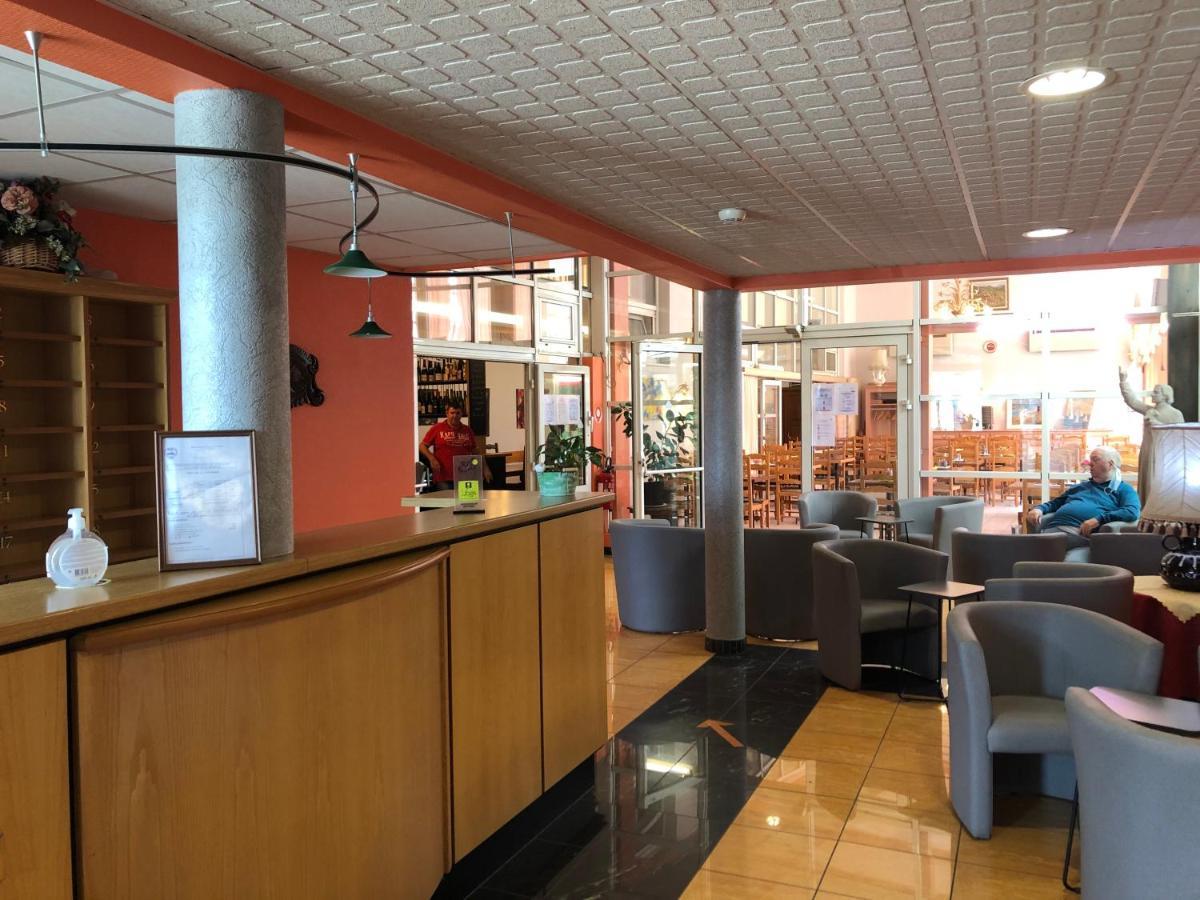 Logis Hotel Restaurant Saint Augustin Mittelbronn Bagian luar foto